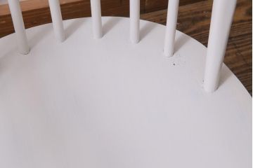 ヴィンテージ家具　イギリスビンテージ　ERCOL(アーコール)  淡いペイントカラーが愛らしいラウンジチェア(椅子、アームチェア)
