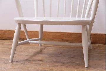 ヴィンテージ家具　イギリスビンテージ　ERCOL(アーコール)  淡いペイントカラーが愛らしいラウンジチェア(椅子、アームチェア)