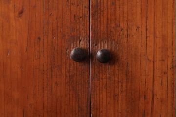 レトロ家具　昭和レトロ　卓上サイズが可愛らしい扉付き書類ケース(戸棚)