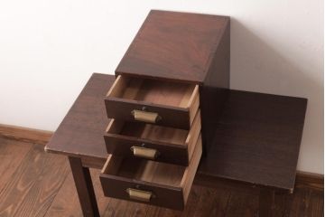 アンティーク家具　和製アンティーク　総ケヤキ材　堂々とした風格のある小引き出し(小物収納、卓上収納)