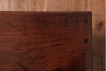 アンティーク家具　和製アンティーク　総ケヤキ材　堂々とした風格のある小引き出し(小物収納、卓上収納)