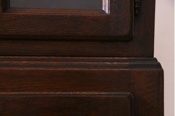 アンティーク家具　ヨーロッパ　オーク材　重厚な色味と佇まいが魅力の重ねキャビネット(飾り棚、ガラスケース)