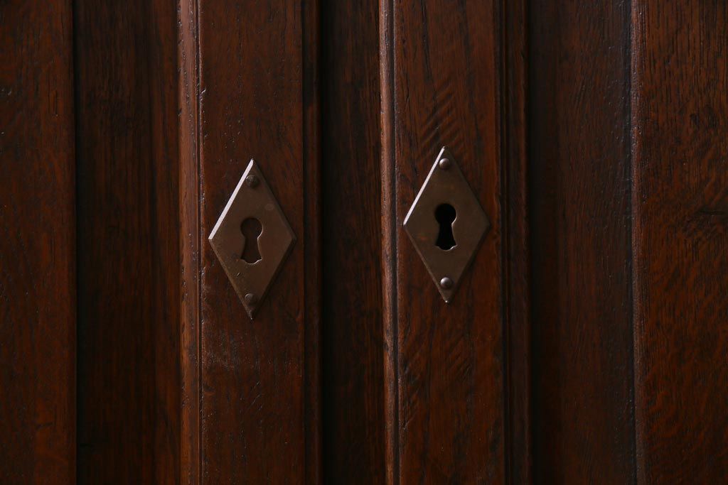 アンティーク家具　ヨーロッパ　オーク材　重厚な色味と佇まいが魅力の重ねキャビネット(飾り棚、ガラスケース)