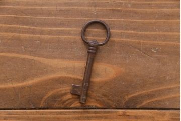 アンティーク家具　ヨーロッパ　オーク材　重厚な色味と佇まいが魅力の重ねキャビネット(飾り棚、ガラスケース)