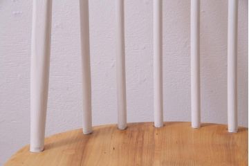 ヴィンテージ家具　ビンテージ　ERCOL(アーコール)　バイカラーがおしゃれなペイントクエーカーチェア(椅子)(1)