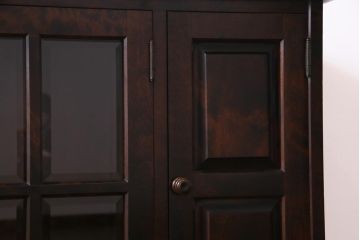 中古　北海道民芸家具　#138　落ち着いた色味のクラシカルなサイドボード(キャビネット、収納棚、戸棚)(2)