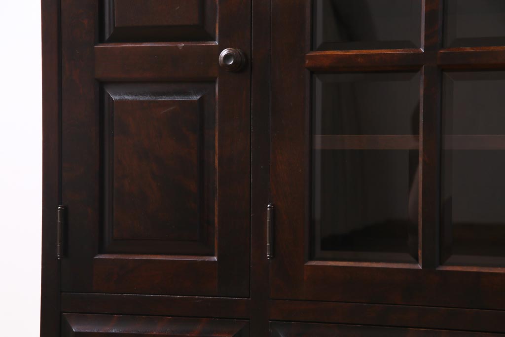 中古　北海道民芸家具　#138　落ち着いた色味のクラシカルなサイドボード(キャビネット、収納棚、戸棚)(2)