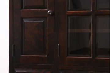 中古　北海道民芸家具　#138　落ち着いた色味のクラシカルなサイドボード(キャビネット、収納棚、戸棚)(2)