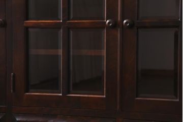 中古　北海道民芸家具　#138　落ち着いた色味のクラシカルなサイドボード(キャビネット、収納棚、戸棚)(2)
