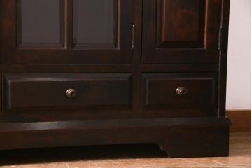 中古　北海道民芸家具　#138　落ち着いた色味のクラシカルなサイドボード(キャビネット、収納棚、戸棚)(2)