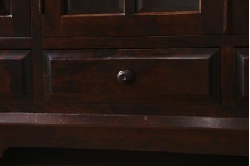 中古　北海道民芸家具　#138　落ち着いた色味のクラシカルなサイドボード(キャビネット、収納棚、戸棚)(2)