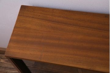 ヴィンテージ家具　北欧ビンテージ　チーク材　シンプルでレトロなガラス引き戸のキャビネット(本箱、ブックケース、サイドボード、飾り棚)