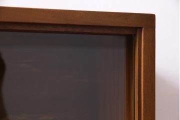ヴィンテージ家具　北欧ビンテージ　チーク材　シンプルでレトロなガラス引き戸のキャビネット(本箱、ブックケース、サイドボード、飾り棚)