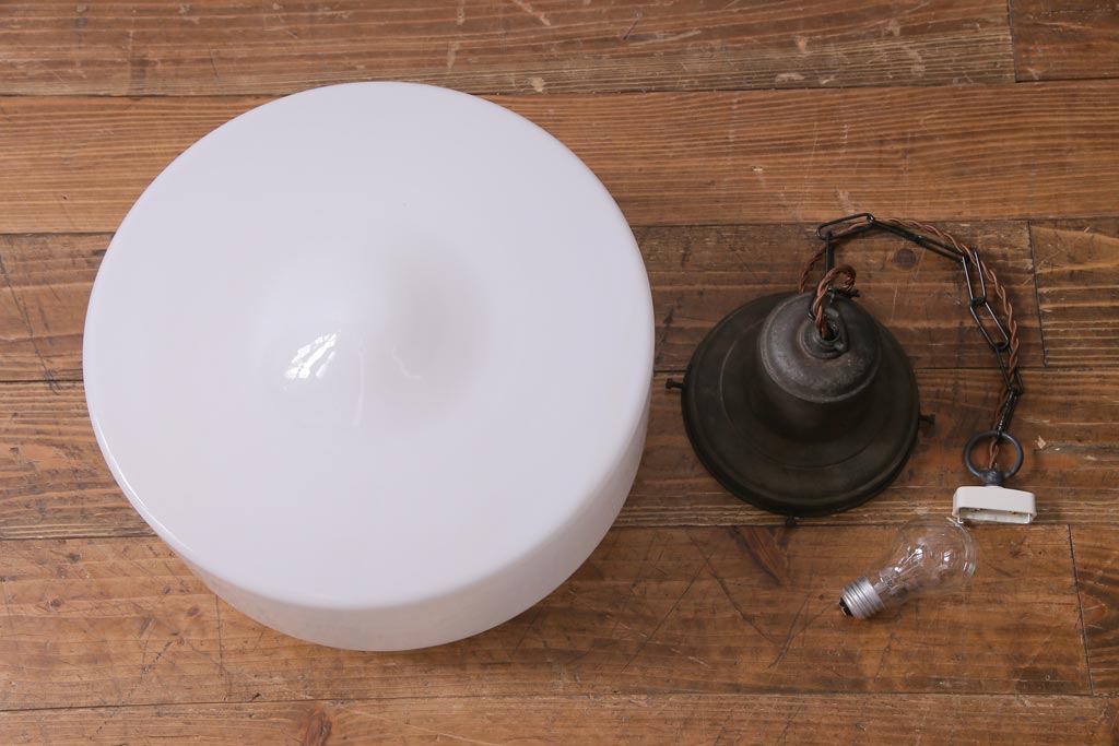 昭和レトロ　戦前　どっしりとしたブラケットのペンダントライト(天井照明、吊り下げ照明)