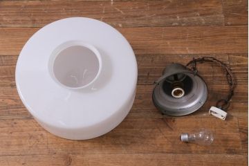 昭和レトロ　戦前　どっしりとしたブラケットのペンダントライト(天井照明、吊り下げ照明)