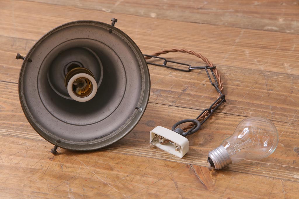 昭和レトロ　戦前　どっしりとしたブラケットのペンダントライト(天井照明、吊り下げ照明)