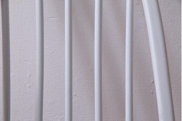 ヴィンテージ家具　ビンテージ　ERCOL(アーコール)　コントラストが目を引くペイントクエーカーチェア(椅子)(1)