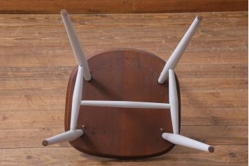 ヴィンテージ家具　ビンテージ　ERCOL(アーコール)　コントラストが目を引くペイントクエーカーチェア(椅子)(1)