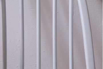 ヴィンテージ家具　ビンテージ　ERCOL(アーコール)　コントラストが目を引くペイントクエーカーチェア(椅子)(2)