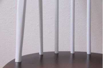 ヴィンテージ家具　ビンテージ　ERCOL(アーコール)　コントラストが目を引くペイントクエーカーチェア(椅子)(2)
