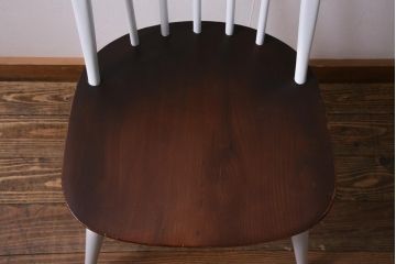 ヴィンテージ家具　ビンテージ　ERCOL(アーコール)　コントラストが目を引くペイントクエーカーチェア(椅子)(2)