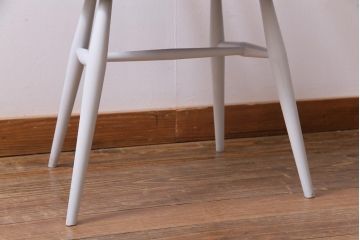 ヴィンテージ家具　ビンテージ　ERCOL(アーコール)　コントラストが目を引くペイントクエーカーチェア(椅子)(3)
