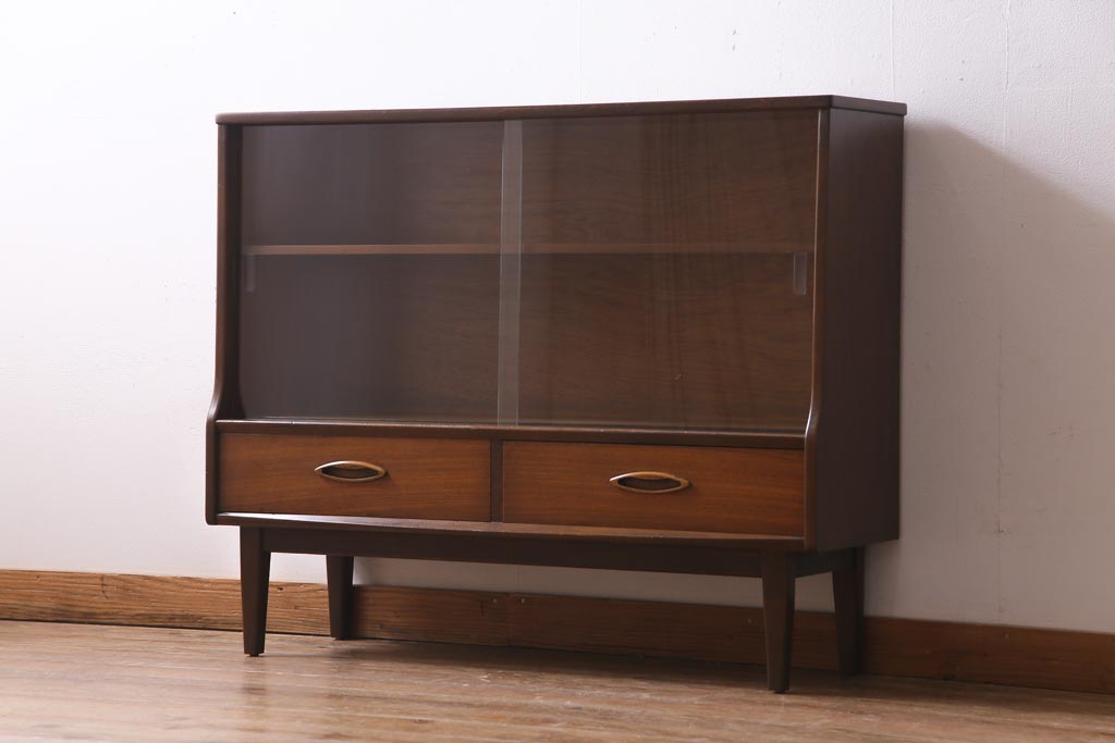 ヴィンテージ家具　北欧ビンテージ　チーク材　シンプルモダンなデザインがおしゃれなサイドボード(飾り棚)