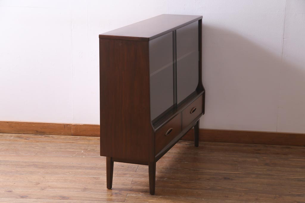 ヴィンテージ家具　北欧ビンテージ　チーク材　シンプルモダンなデザインがおしゃれなサイドボード(飾り棚)