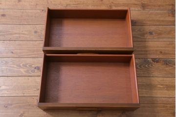 ヴィンテージ家具　北欧ビンテージ　チーク材　シンプルモダンなデザインがおしゃれなサイドボード(飾り棚)