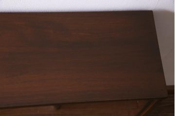 ヴィンテージ家具　北欧ビンテージ　チーク材　シンプルモダンなデザインがおしゃれなサイドボード(飾り棚)