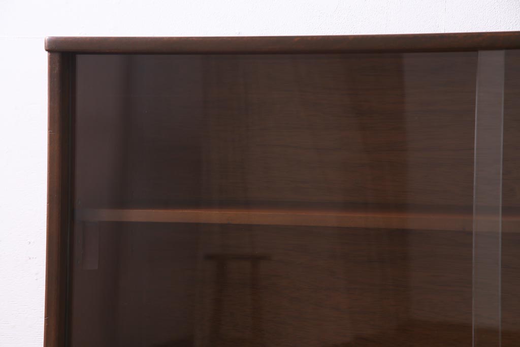 ヴィンテージ家具　北欧ビンテージ　チーク材　シンプルモダンなデザインがおしゃれなサイドボード(飾り棚)