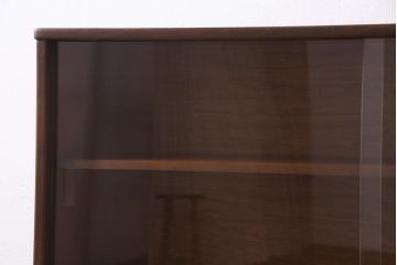 ヴィンテージ家具　北欧ビンテージ　チーク材　シンプルモダンなデザインがおしゃれなサイドボード(飾り棚)