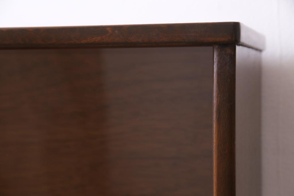 ヴィンテージ家具　北欧ビンテージ　チーク材　シンプルモダンなデザインがおしゃれなサイドボード(飾り棚)