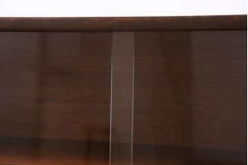 ヴィンテージ家具　北欧ビンテージ　チーク材　シンプルモダンなデザインがおしゃれなサイドボード(飾り棚)