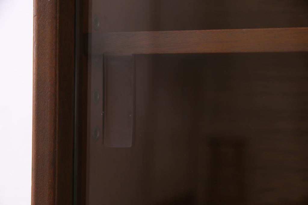 ヴィンテージ家具　北欧ビンテージ　チーク材　シンプルモダンなデザインがおしゃれなサイドボード(飾り棚)