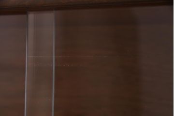 ヴィンテージ家具　北欧ビンテージ　チーク材　シンプルモダンなデザインがおしゃれなサイドボード(飾り棚)