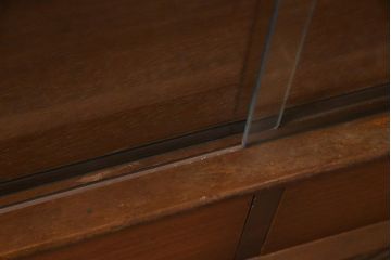 ヴィンテージ家具　北欧ビンテージ　チーク材　シンプルモダンなデザインがおしゃれなサイドボード(飾り棚)