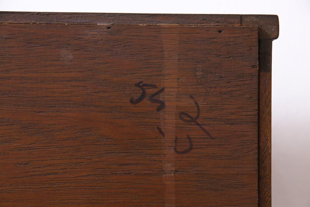 ヴィンテージ家具　北欧ビンテージ　チーク材　シンプルモダンなデザインがおしゃれなサイドボード(飾り棚)