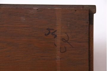 ヴィンテージ家具　北欧ビンテージ　チーク材　シンプルモダンなデザインがおしゃれなサイドボード(飾り棚)