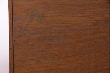 ヴィンテージ家具　北欧ビンテージ　チーク材　シンプルモダンなデザインがおしゃれなサイドボード(飾り棚)