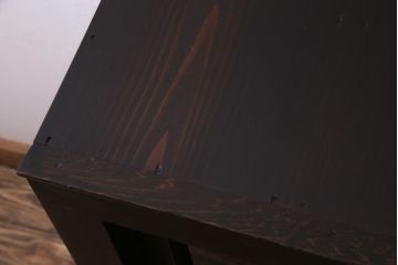 アンティーク家具　和製アンティーク　ヒノキ材　色味と引手の渋さが素敵な脚付きリメイクの戸棚(収納棚)