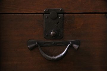 アンティーク家具　和製アンティーク　明治期　ヒノキ材　バランスのとれたデザインが品のある帳場箪笥(収納棚、戸棚、時代箪笥)