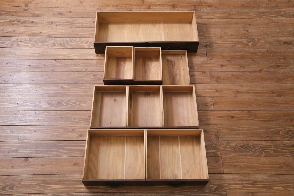 アンティーク家具　和製アンティーク　明治期　ヒノキ材　バランスのとれたデザインが品のある帳場箪笥(収納棚、戸棚、時代箪笥)