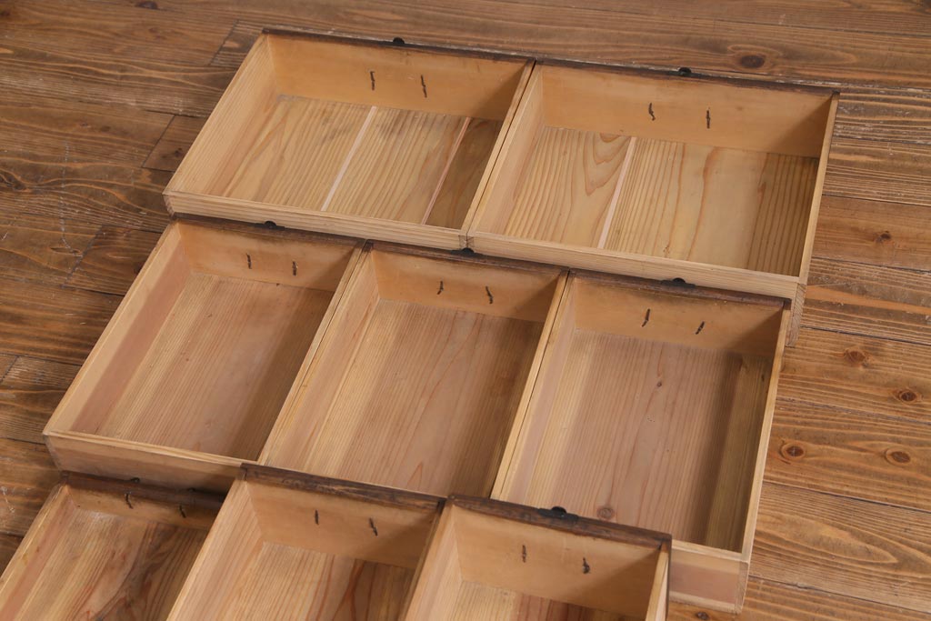 アンティーク家具　和製アンティーク　明治期　ヒノキ材　バランスのとれたデザインが品のある帳場箪笥(収納棚、戸棚、時代箪笥)