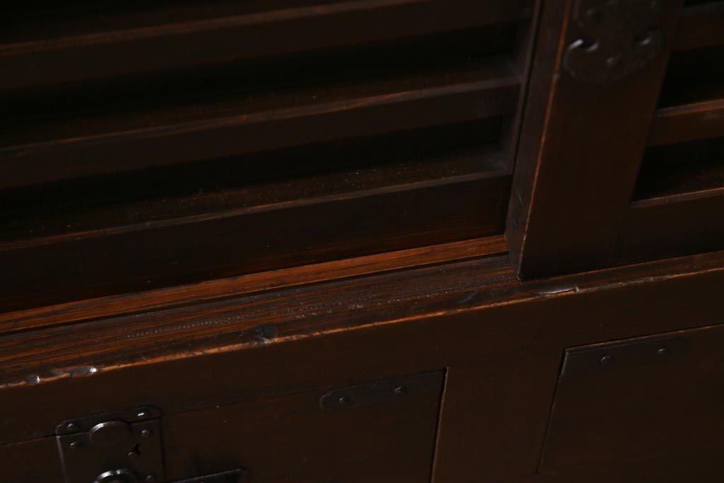 アンティーク家具　和製アンティーク　明治期　ヒノキ材　バランスのとれたデザインが品のある帳場箪笥(収納棚、戸棚、時代箪笥)