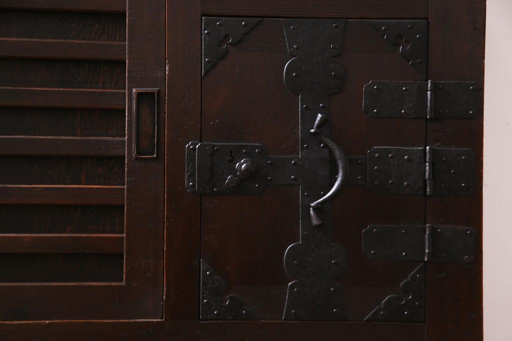 アンティーク家具　和製アンティーク　明治期　ヒノキ材　バランスのとれたデザインが品のある帳場箪笥(収納棚、戸棚、時代箪笥)