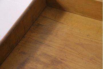 アンティーク家具　イギリスアンティーク　パイン材　年月を重ねた風合いがお洒落なサイドボード(収納棚)