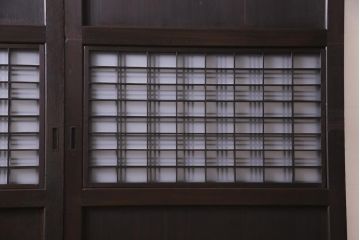 和製アンティーク　板ガラス裏障子留め　格子縞がレトロモダンな組子帯戸2枚セット(板戸)