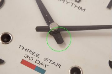 アンティーク雑貨　RHYTHM(リズム時計工業)　スリースター　ゼンマイ式　昭和レトロな雰囲気が魅力的な掛け時計(振り子時計、柱時計)