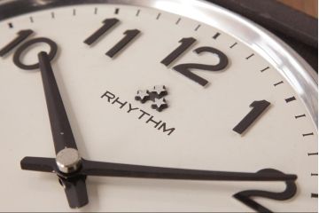 アンティーク雑貨　RHYTHM(リズム時計工業)　スリースター　ゼンマイ式　昭和レトロな雰囲気が魅力的な掛け時計(振り子時計、柱時計)